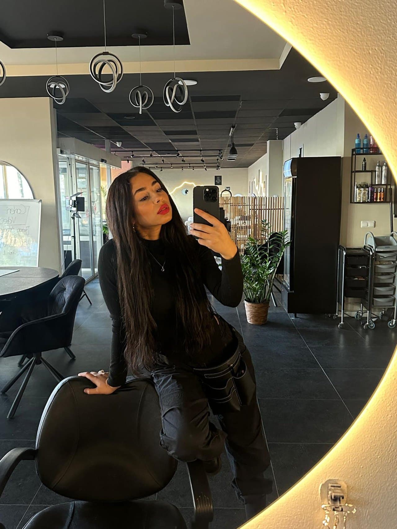 Betül in ihrem Studio in Hannover